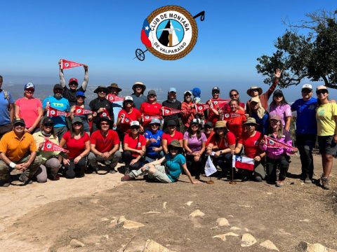 Ceremonia de los Caídos 2025 del Club MONVAL en el cerro Mauco